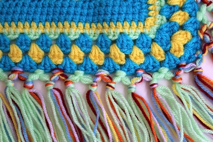 Beautiful vintage crochet handmade blanket blue red tassels - www 